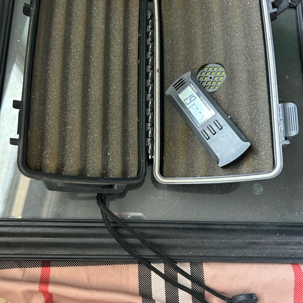 Black Waterproof Humidor - Picture 2 of 10